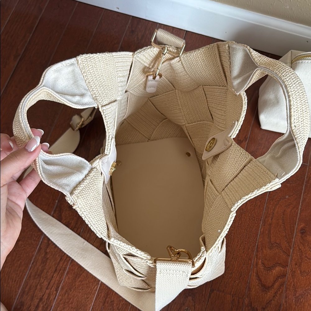 Sol and Selene RESILIENCE - WOVEN STRAW TOTE - Picture 2 of 8
